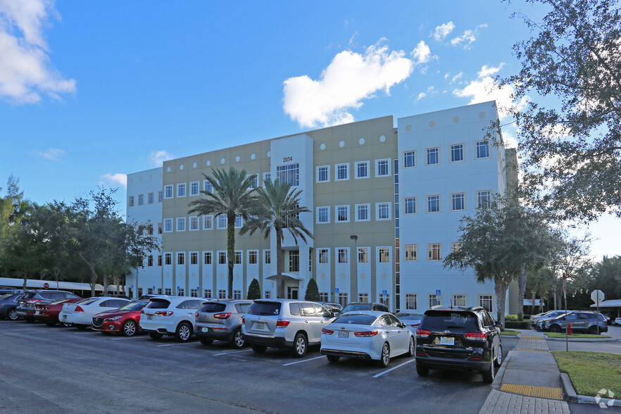 2054 Vista Parkway, West Palm Beach, FL for lease - Building Photo - Image 2 of 5