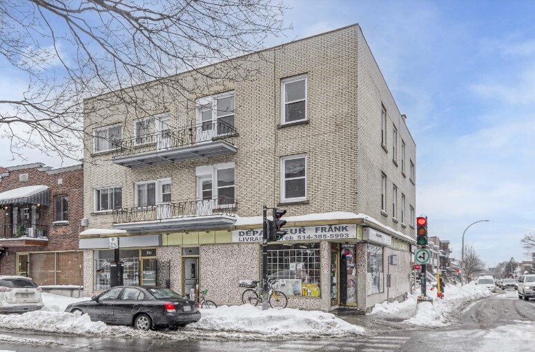 8250-8254 Rue Saint-Hubert, Montréal, QC for sale - Primary Photo - Image 1 of 1