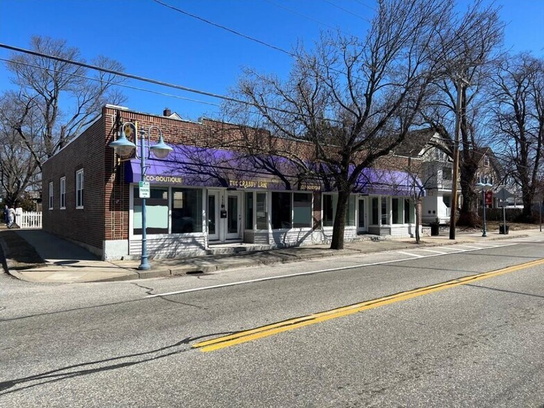 800 W Shore Rd, Warwick, RI for sale - Building Photo - Image 1 of 1