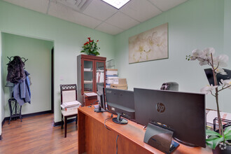 355 W Dundee Rd, Buffalo Grove, IL for lease Interior Photo- Image 1 of 3