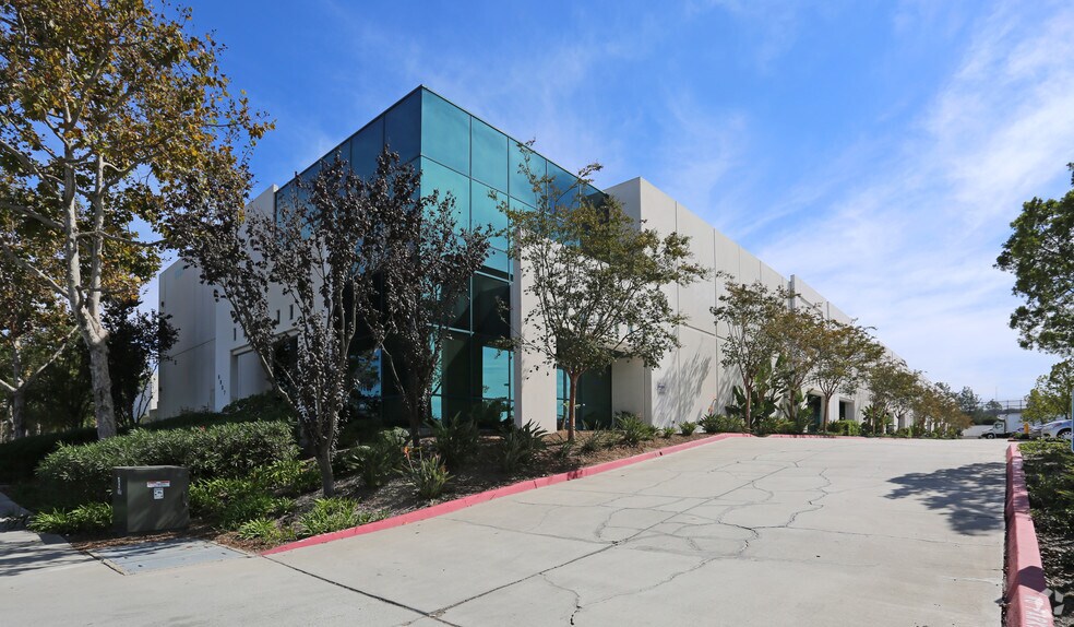 6987 Calle De Linea, San Diego, CA for lease - Primary Photo - Image 1 of 4