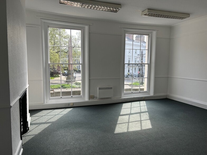 144 Parade, Leamington Spa for sale - Interior Photo - Image 1 of 1