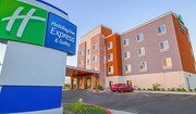 Holiday Inn Express & Suites Raymondville - Motel