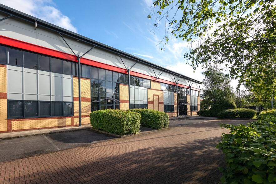 900 Coronation Rd, London for lease - Building Photo - Image 2 of 5