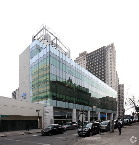 820 Concourse Vlg W, Bronx, NY for sale - Primary Photo - Image 1 of 1