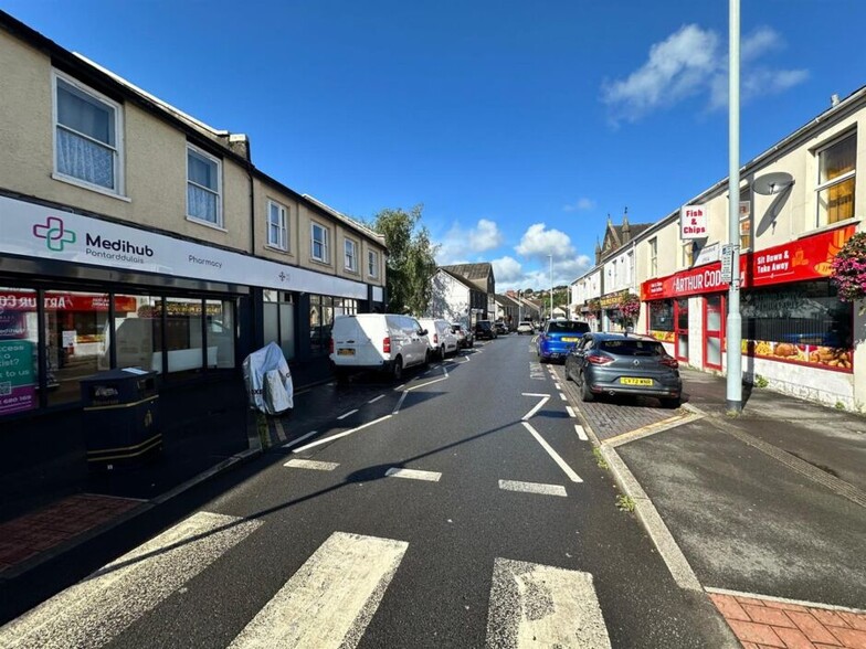 63-65 St. Teilo St, Pontarddulais for sale - Interior Photo - Image 2 of 13