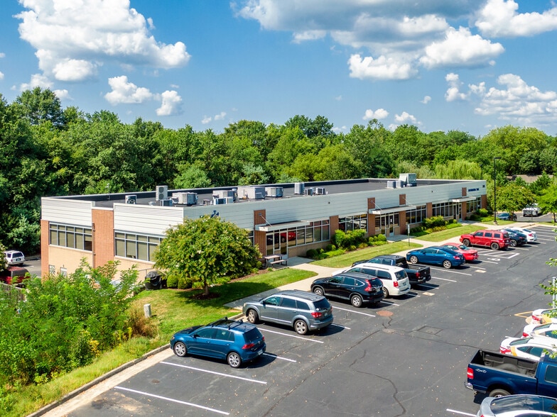 915 Maple Grove Dr, Fredericksburg, VA for lease - Building Photo - Image 1 of 6