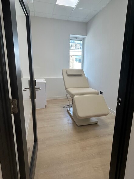 209 Old Marylebone Rd, London for lease - Interior Photo - Image 1 of 9