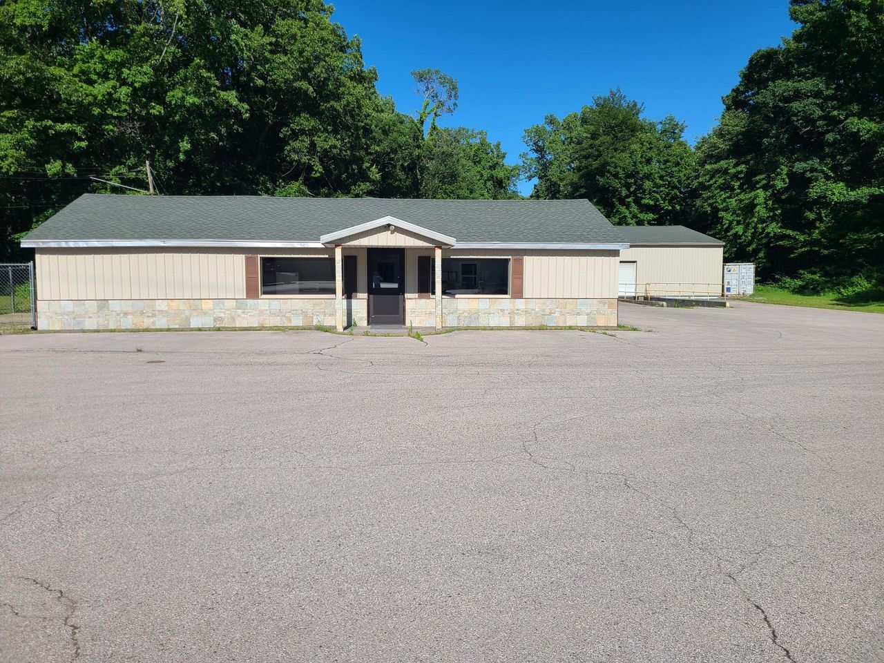 360 S 3rd Ave, Fruitport, MI for sale Primary Photo- Image 1 of 1