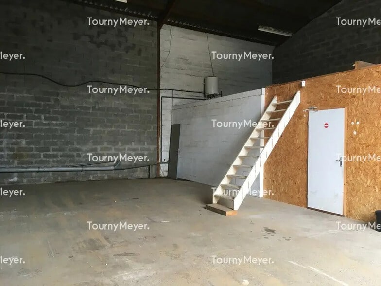 Flex in Mérignac for lease - Interior Photo - Image 1 of 4