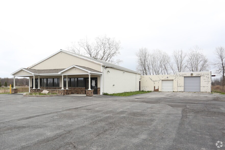 6695 S Transit Rd, Lockport, NY 14094