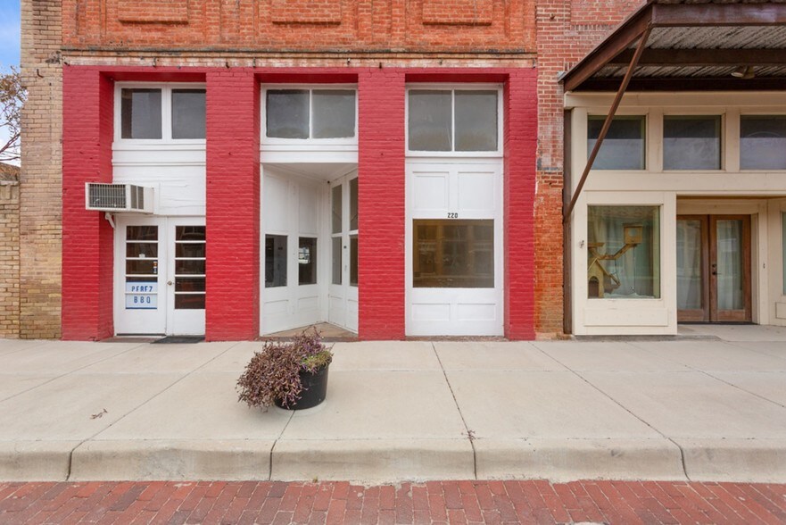 220 Clark St, Bartlett, TX for sale - Primary Photo - Image 1 of 1