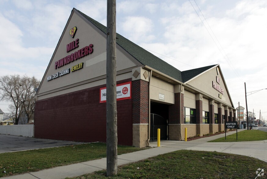 7657 E 8 Mile Rd, Warren, MI for sale - Primary Photo - Image 1 of 1