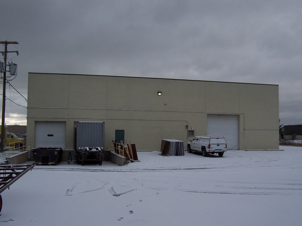 6726 Metroplex Dr, Romulus, MI 48174