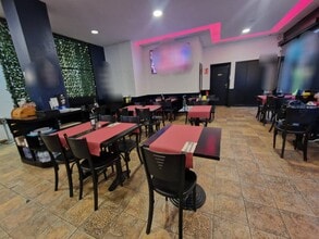 Retail in Barcelona, Barcelona for lease Interior Photo- Image 2 of 14