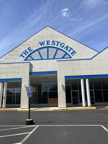 411-431 W Main St, Norwich, CT for lease - Building Photo - Image 2 of 6