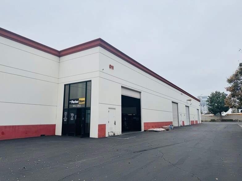 911 Poinsettia St, Santa Ana, CA for sale - Building Photo - Image 2 of 7