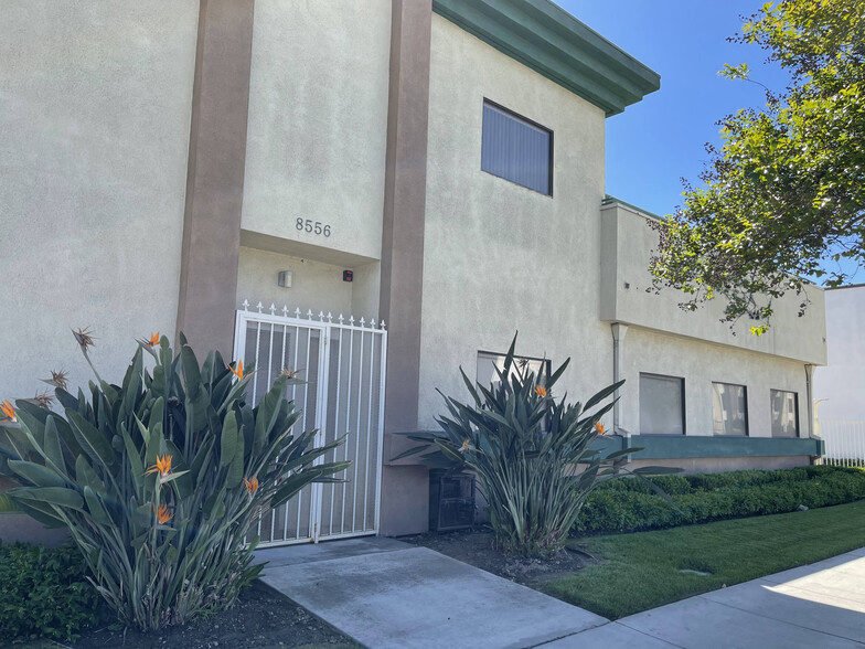 8556 Florence Ave, Downey, CA for lease - Building Photo - Image 3 of 34