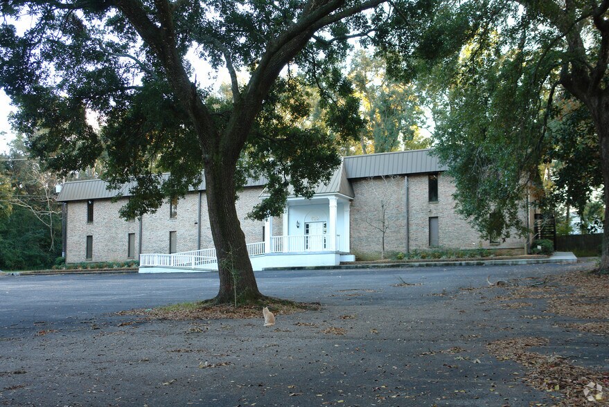 622 Azalea Rd, Mobile, AL 36609