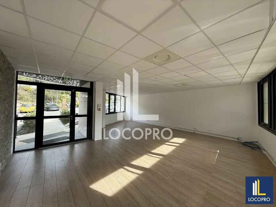 Location Bureaux 92 m² - Photo 1