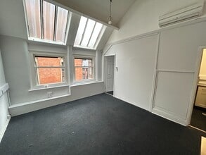 38 King St W, Manchester for lease Interior Photo- Image 1 of 4