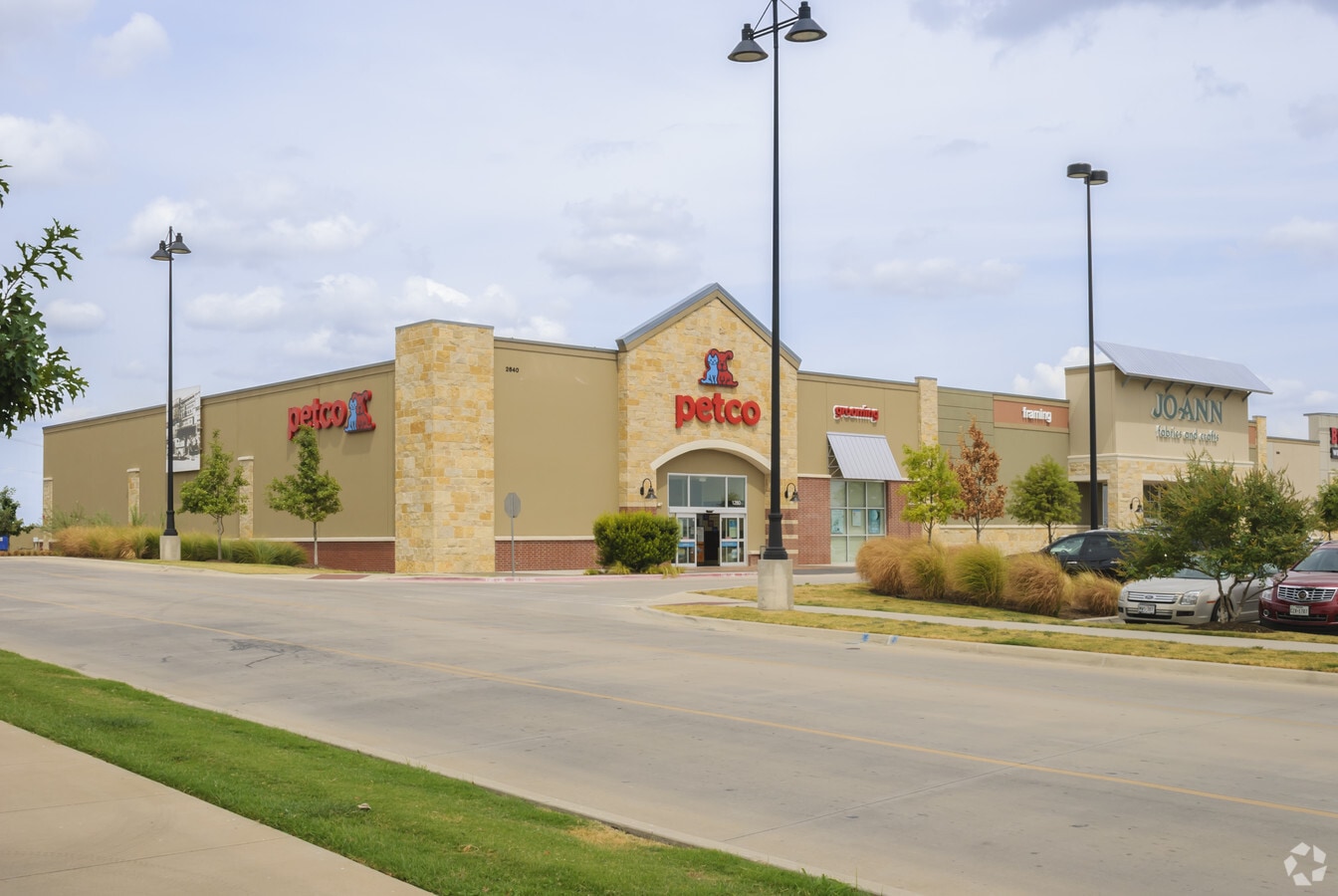 2640 W University Dr, Denton, TX 76201