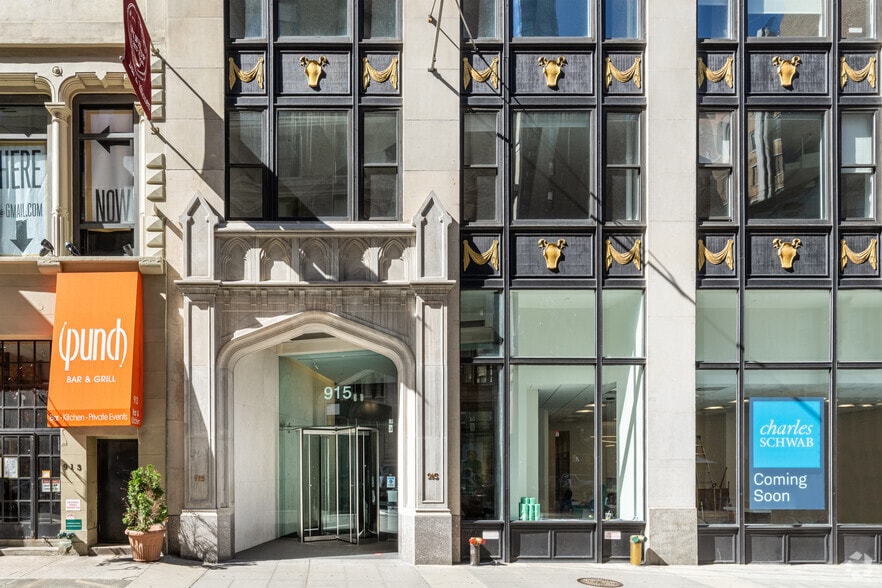 915 Broadway, New York, NY for lease - Building Photo - Image 3 of 9