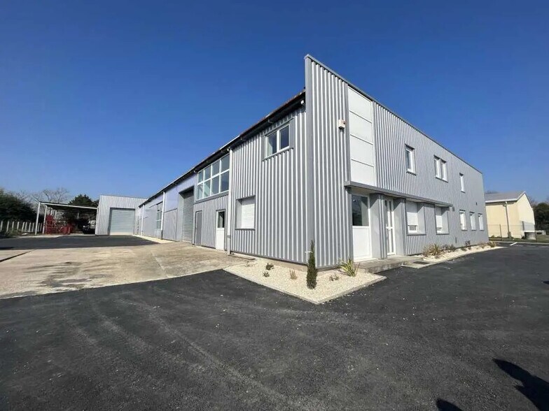 Office in Saint-Jean-de-Braye for lease - Building Photo - Image 2 of 31