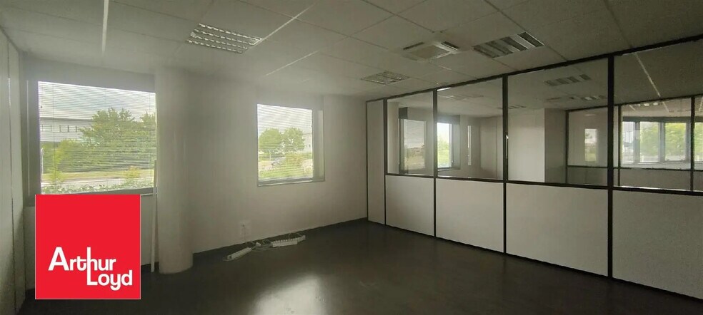 Office in Chartres for lease - Interior Photo - Image 2 of 4