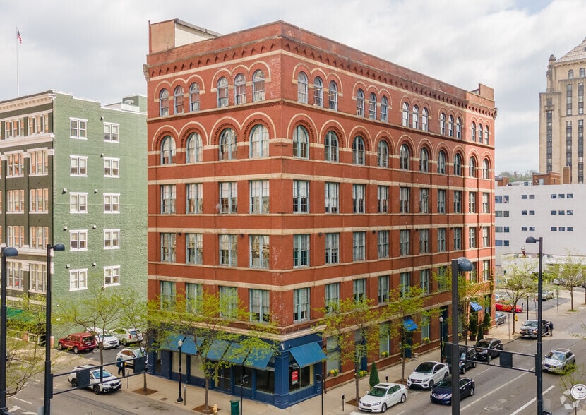 304-310 E 8th St, Cincinnati, OH for lease - Primary Photo - Image 1 of 4