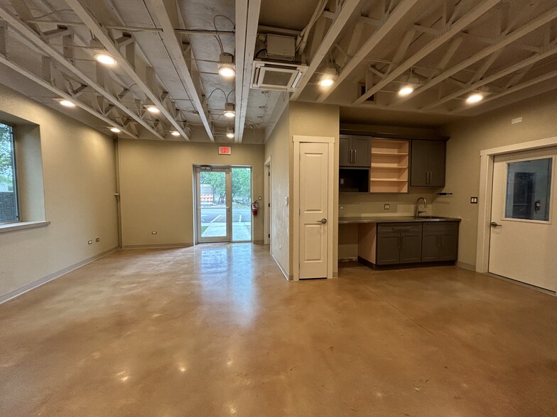 9 Spanish Pass Rd, Boerne, TX for lease - Interior Photo - Image 3 of 33