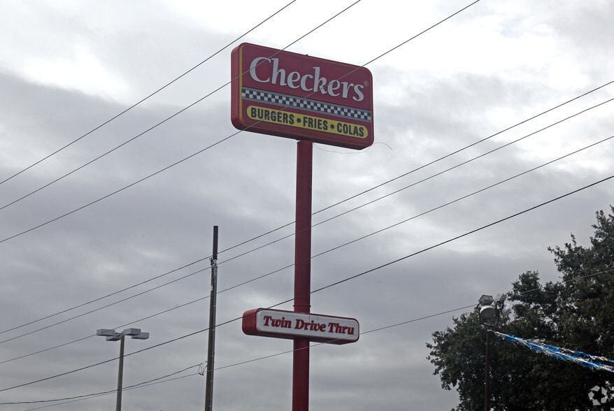 1615 E Hillsborough Ave, Tampa, FL for sale - Building Photo - Image 3 of 4