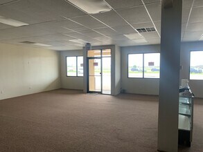 1600 S State St, Jerseyville, IL for lease Interior Photo- Image 2 of 6