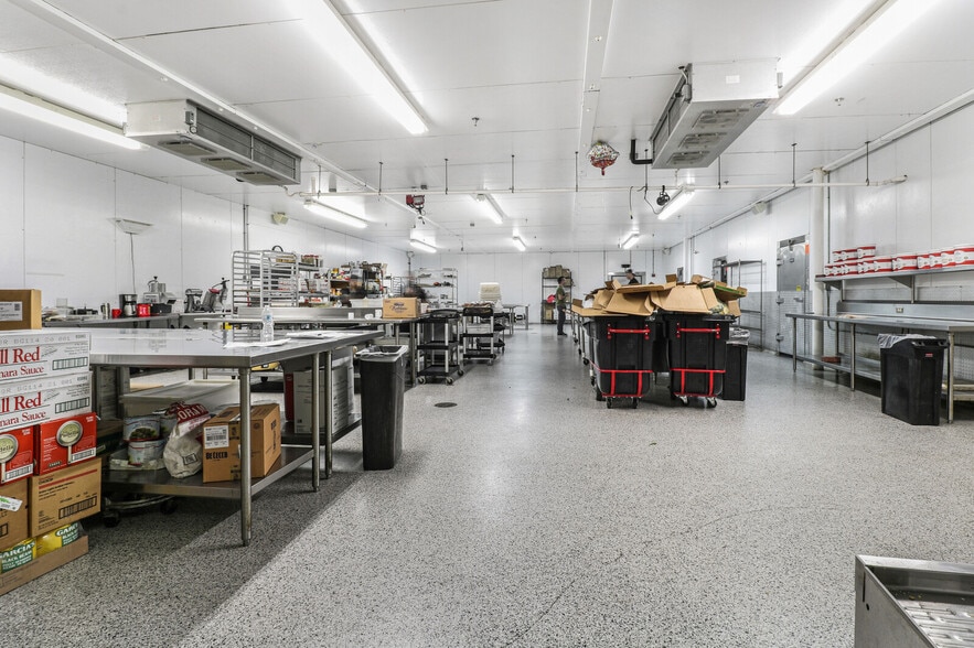 4351 NE 12th Ter, Oakland Park, FL for sale - Interior Photo - Image 3 of 52