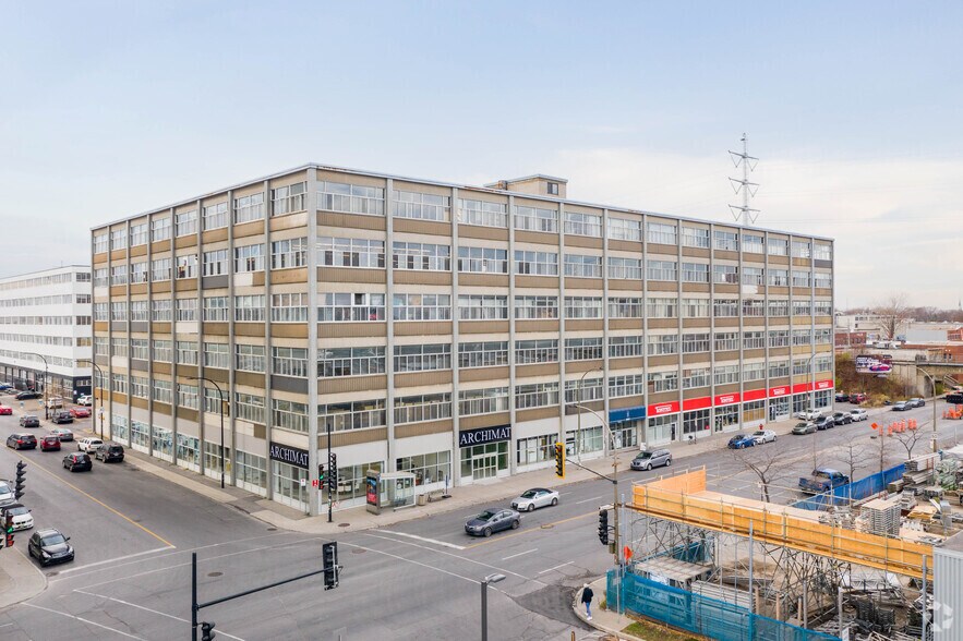 95409630 Boul SaintLaurent, Montréal, QC H2N 1R2