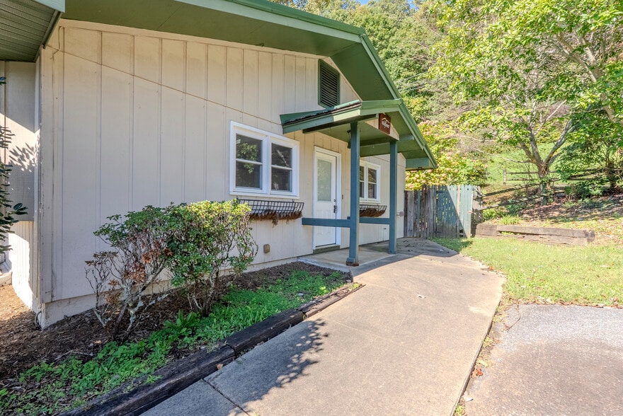 8356 Sylva Rd, Franklin, NC for sale - Building Photo - Image 3 of 60