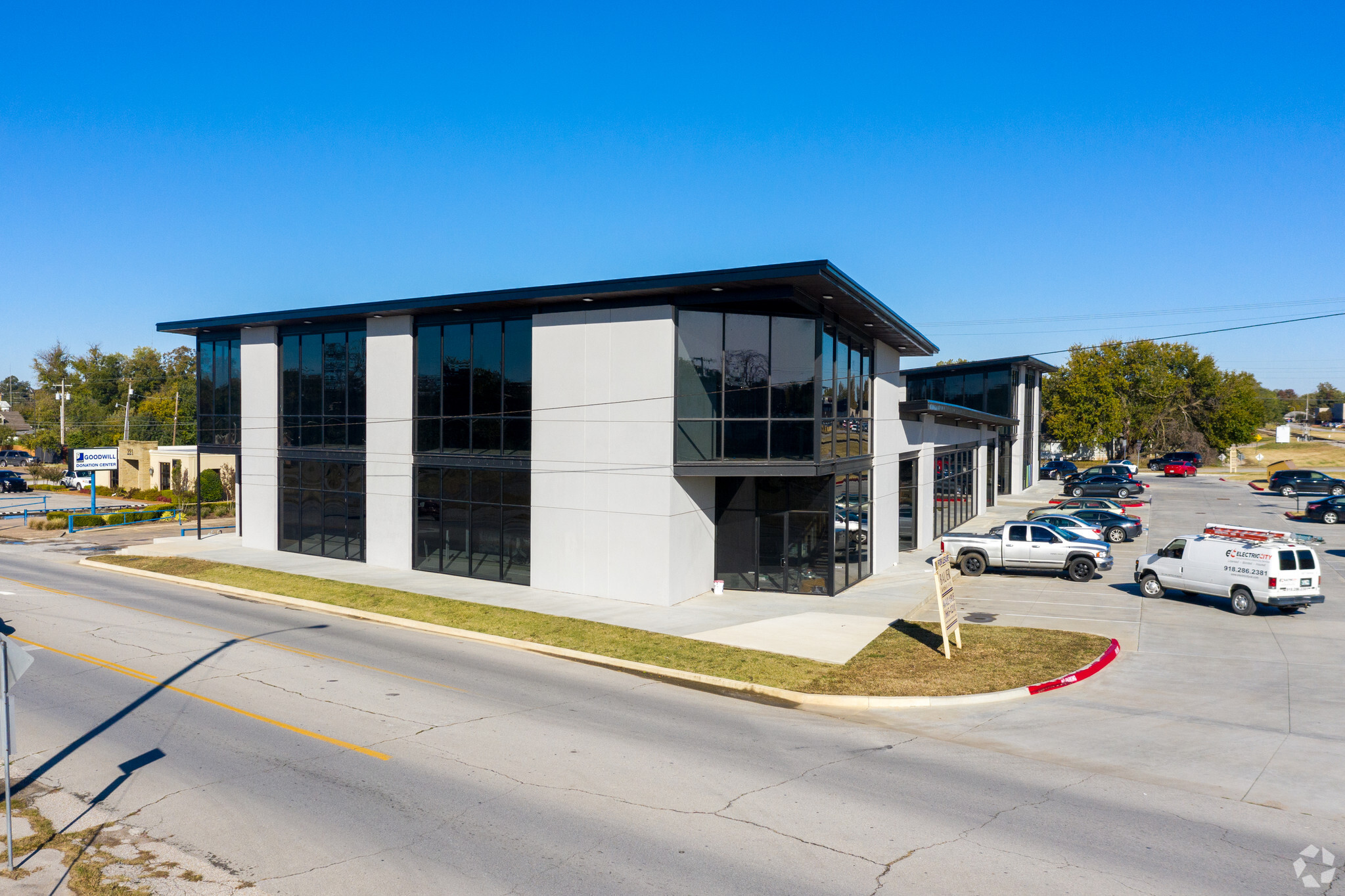 201-203 W Main St, Jenks, OK for lease Building Photo- Image 1 of 7