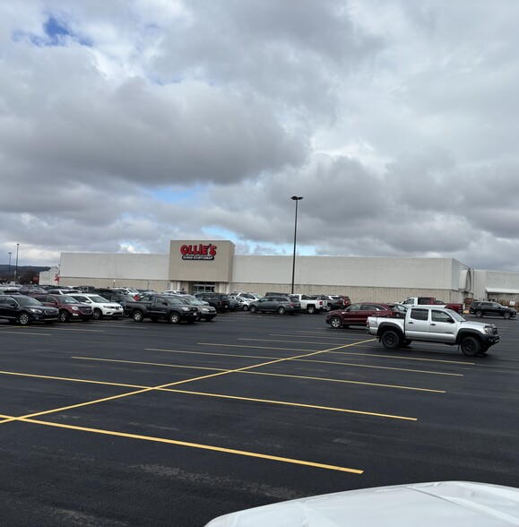 225 Columbia Mall Dr, Bloomsburg, PA for sale - Building Photo - Image 2 of 3