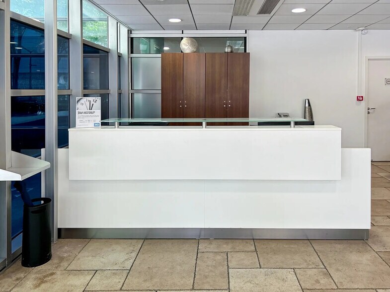 3 Place Giovanni Da Verrazzano, Lyon for lease - Lobby - Image 3 of 34