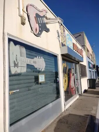 Flex in Perpignan for lease - Building Photo - Image 3 of 4