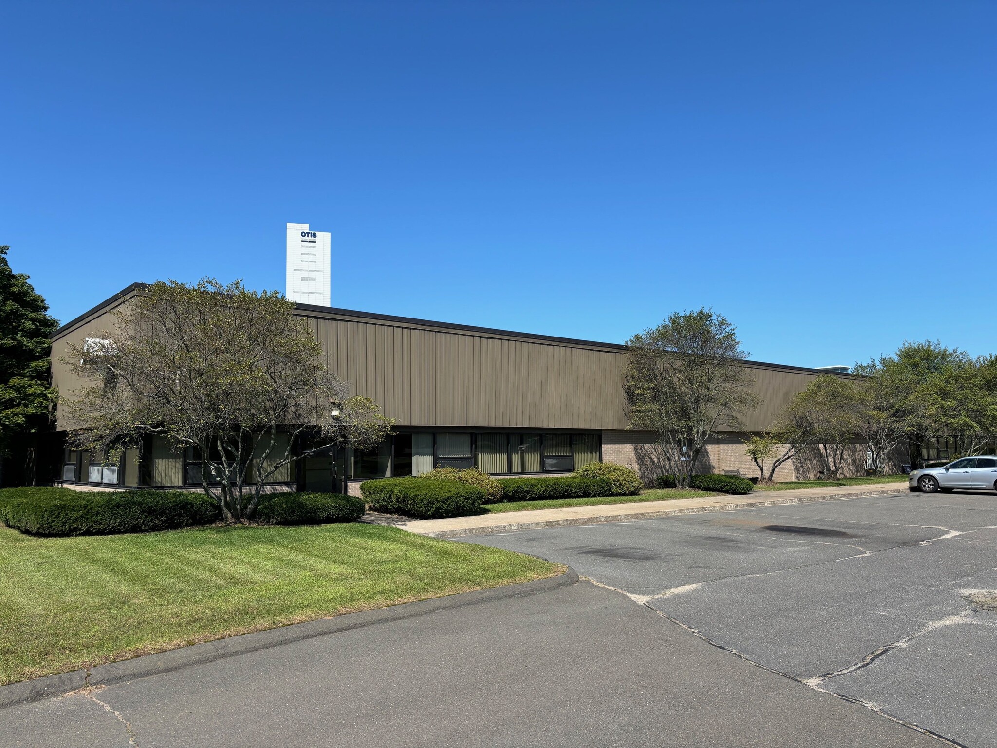 70 Enterprise Dr, Bristol, CT for lease Building Photo- Image 1 of 3