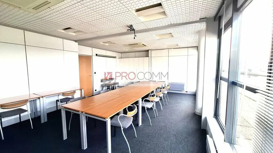 Office in Tours for lease - Interior Photo - Image 2 of 5