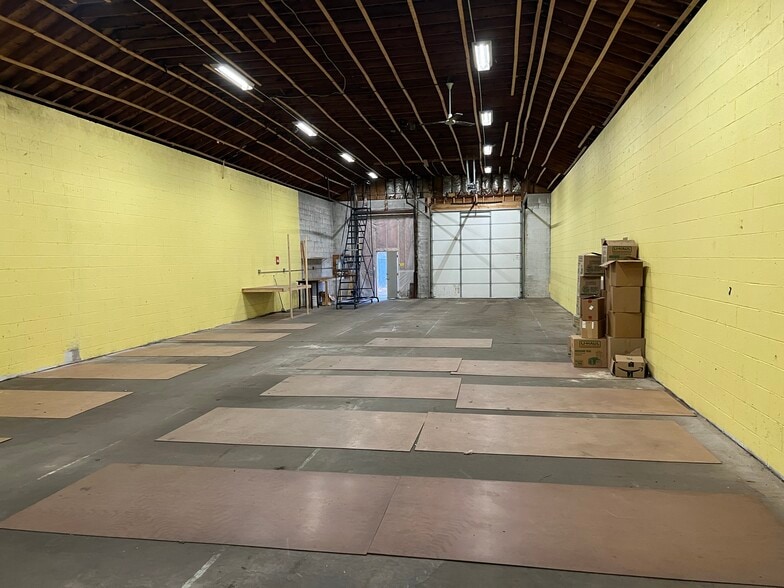 133 W Seneca St, Manlius, NY for sale - Interior Photo - Image 2 of 10