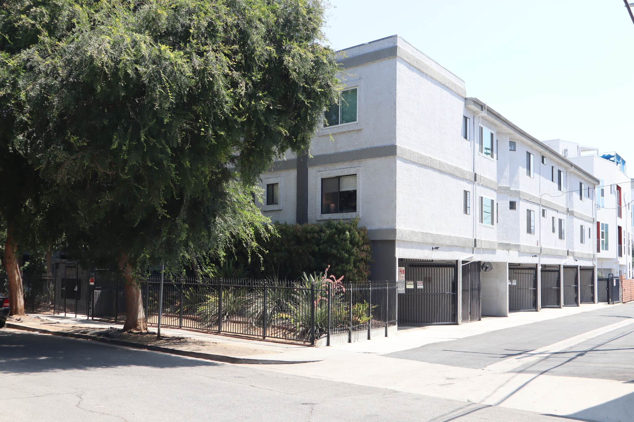 11040 Hesby St, North Hollywood, CA for sale Building Photo- Image 1 of 13