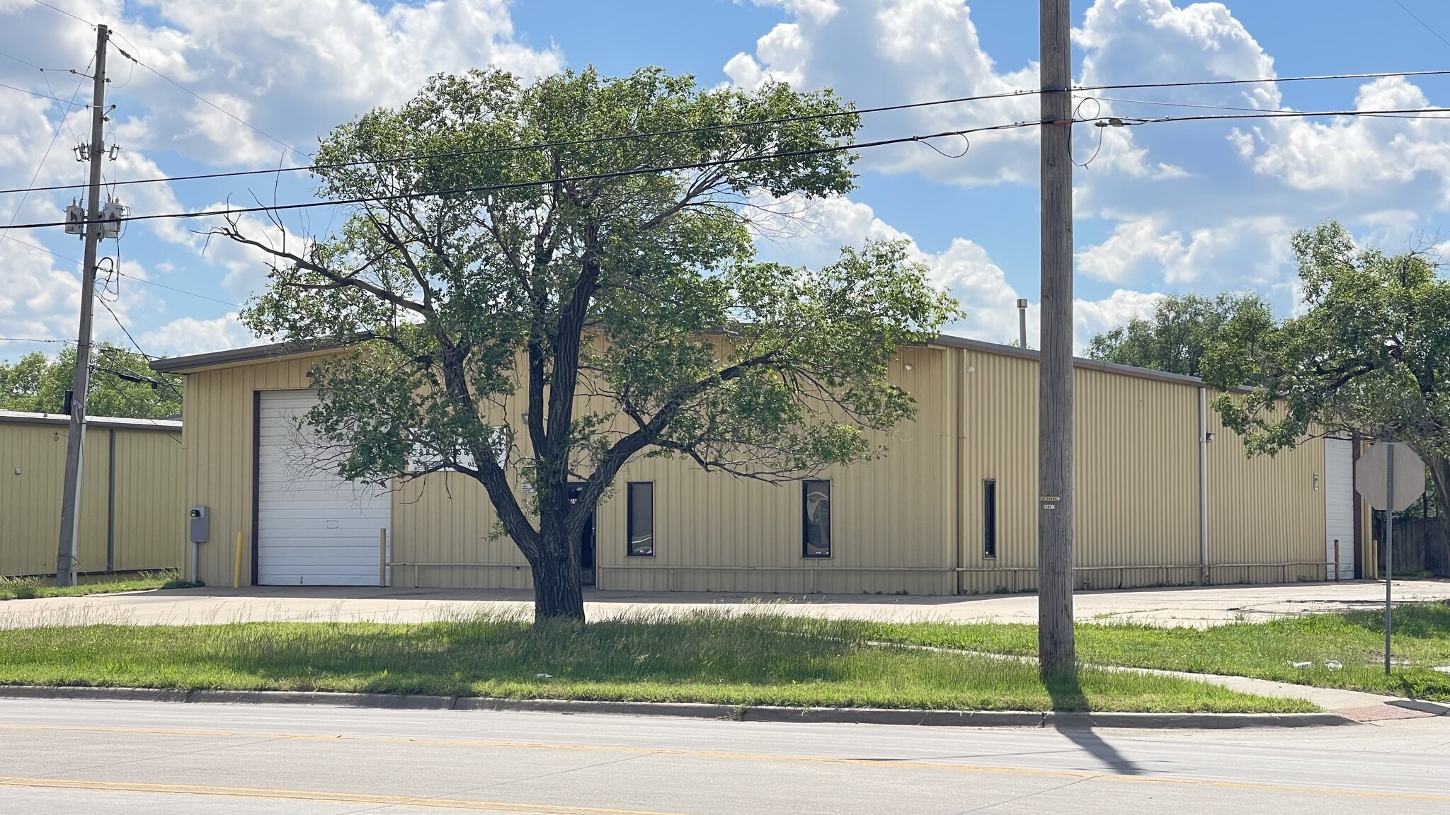 2437 S Meridian Ave, Wichita, KS for lease Building Photo- Image 1 of 5