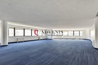 4 Place De Londres, Tremblay-en-France for lease Interior Photo- Image 1 of 3