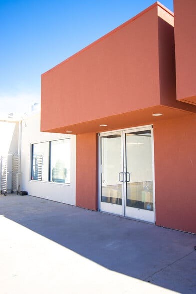 2714 Bomar Ave, Dallas, TX for lease - Building Photo - Image 2 of 19