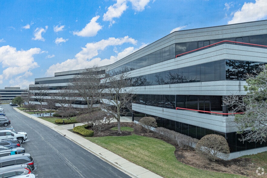 550-650 Warrenville Rd, Lisle, IL for lease - Primary Photo - Image 3 of 7