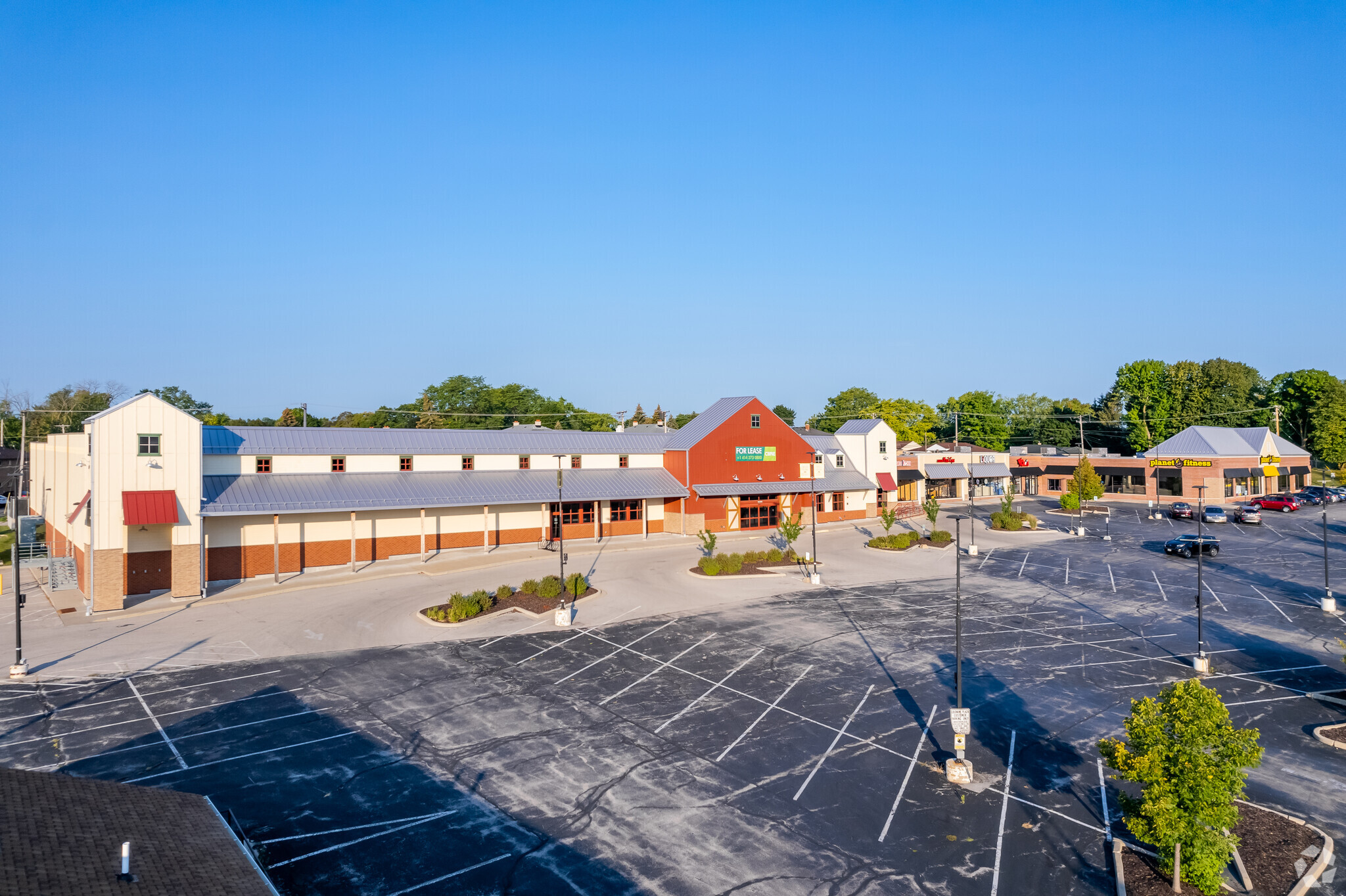 N89W16849 Appleton Ave, Menomonee Falls, WI for lease Building Photo- Image 1 of 8