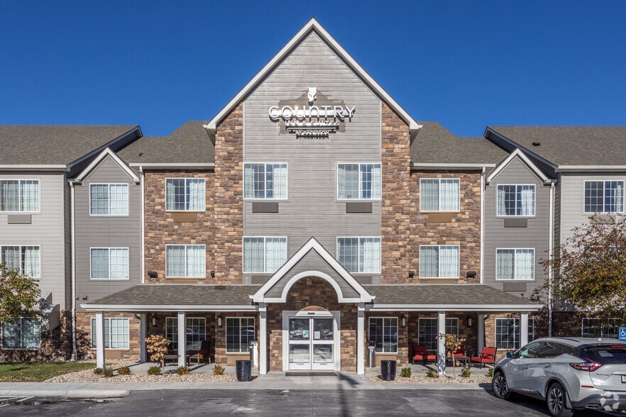 2210 Abbott Dr, Carter Lake, IA for sale - Building Photo - Image 1 of 25